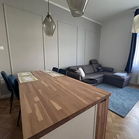 Na Krasinskiego Apartment